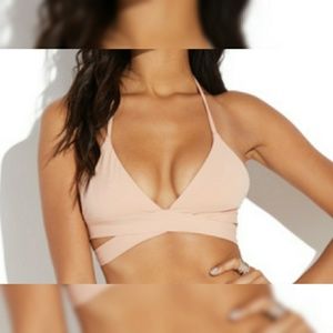 SEAMLESS WRAP AROUND TOP- Outfit Alert!